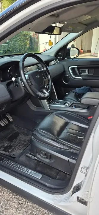 Land Rover Discovery Sport 2016 photo 2