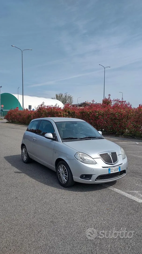 Lancia Ypsilon 2010 photo 2