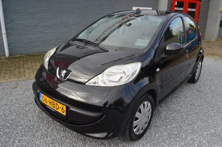 Peugeot 107 2008 photo 2