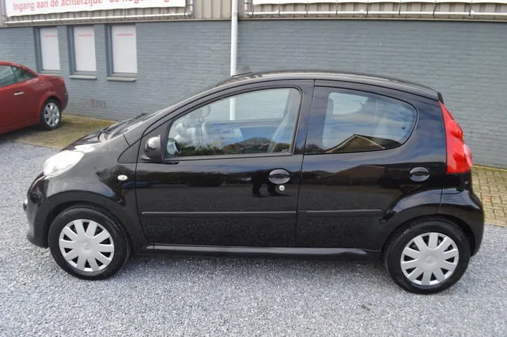 Peugeot 107 2008 photo 3
