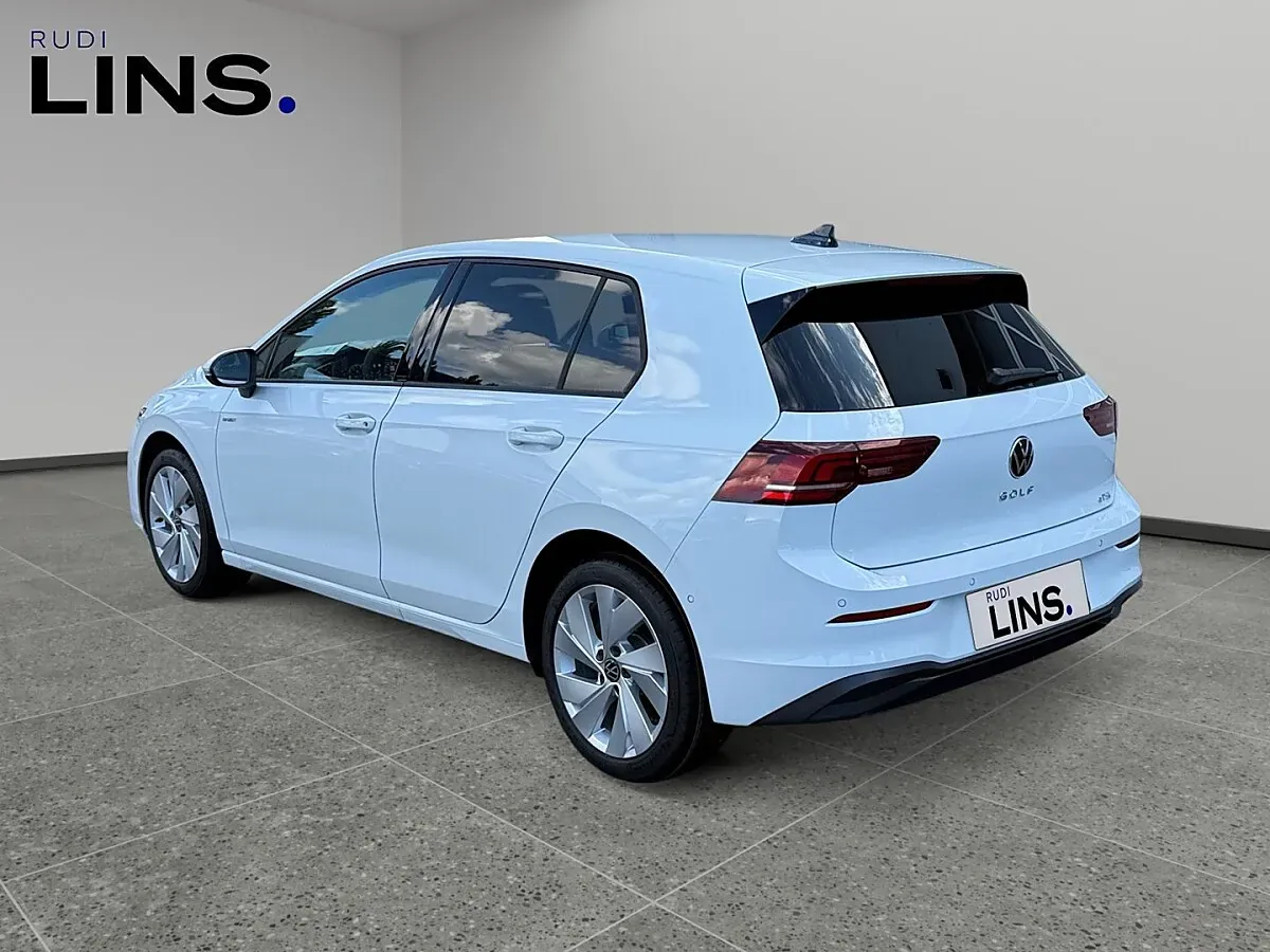 Volkswagen Golf 2026 photo 3