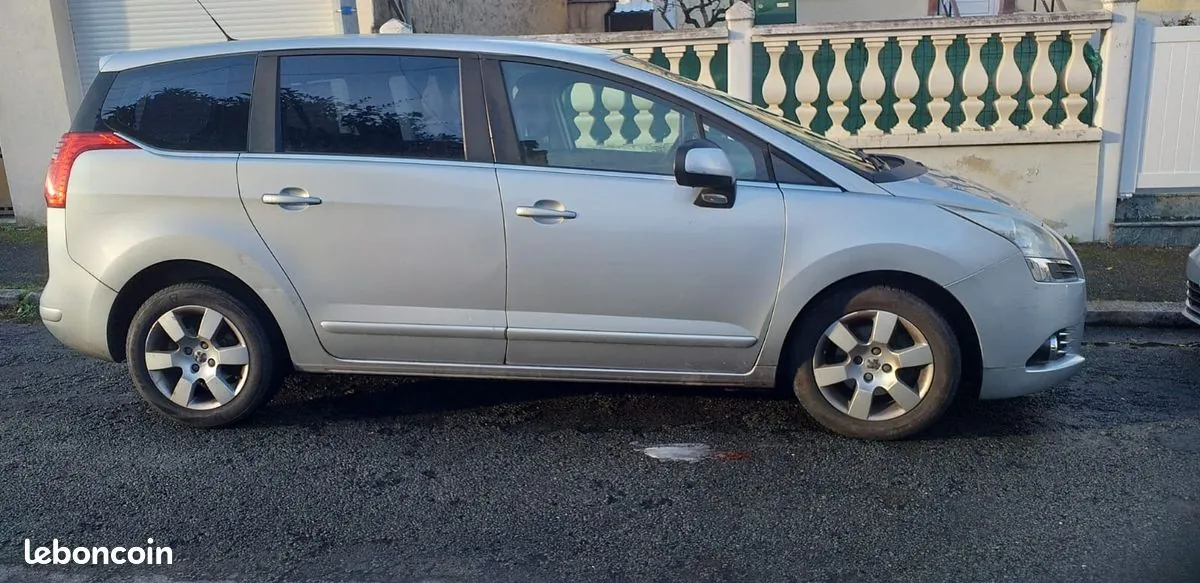 Peugeot 5008 2012 photo 3