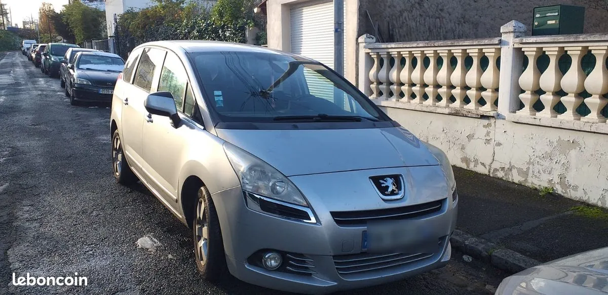 Peugeot 5008 2012 photo 2