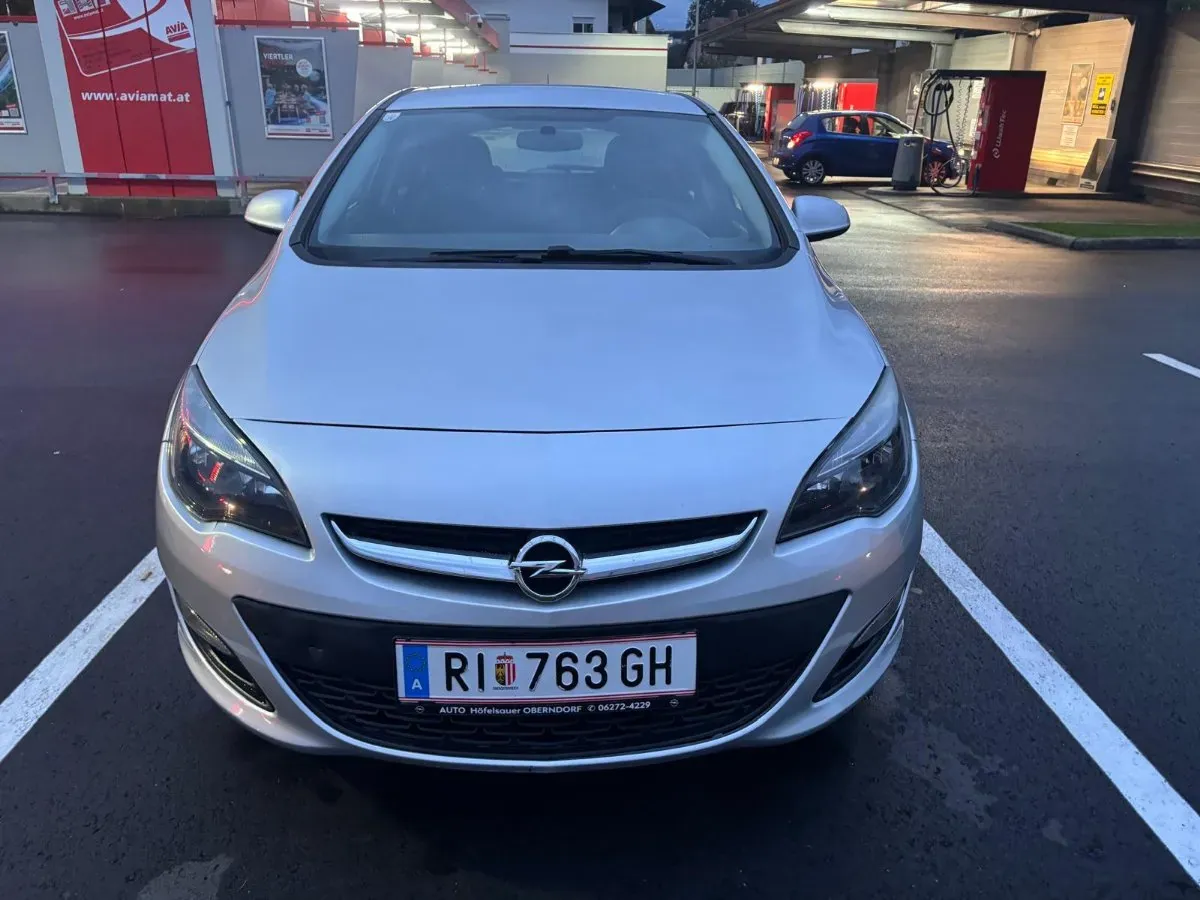 Opel Astra 2013 photo 3