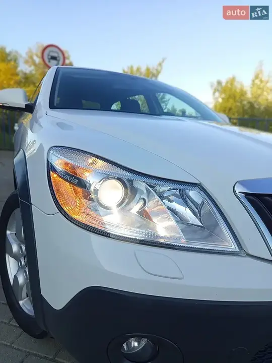 Skoda Octavia Scout 2011 photo 4