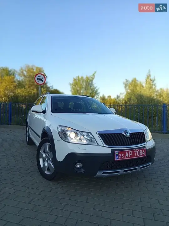 Skoda Octavia Scout 2011 photo 2