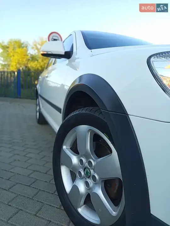 Skoda Octavia Scout 2011 photo 3