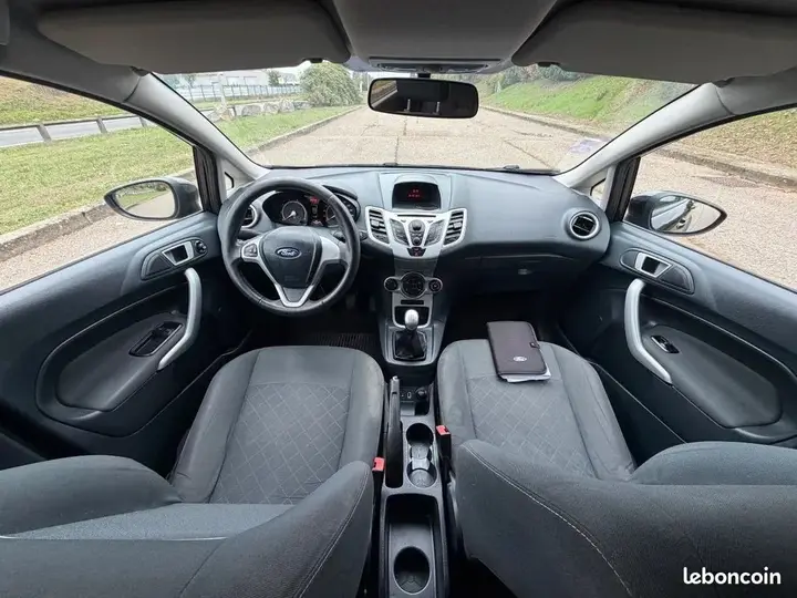 Ford Fiesta 2012 photo 5
