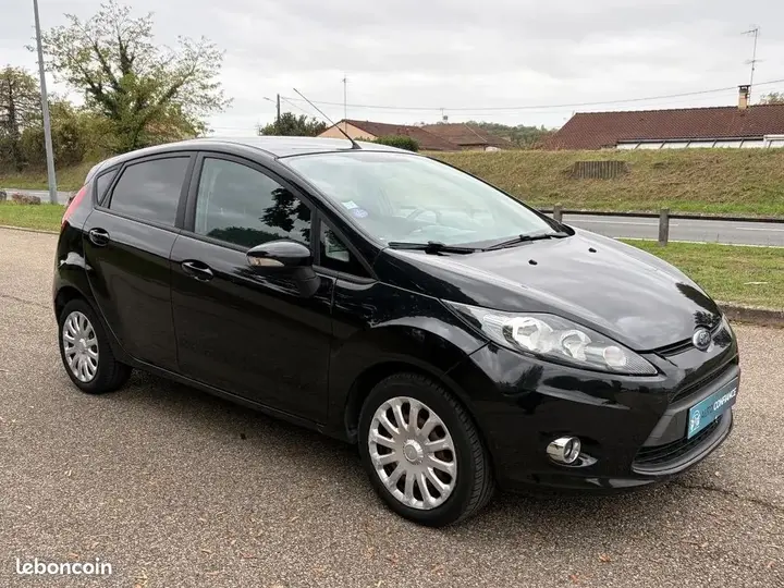 Ford Fiesta 2012 photo 2