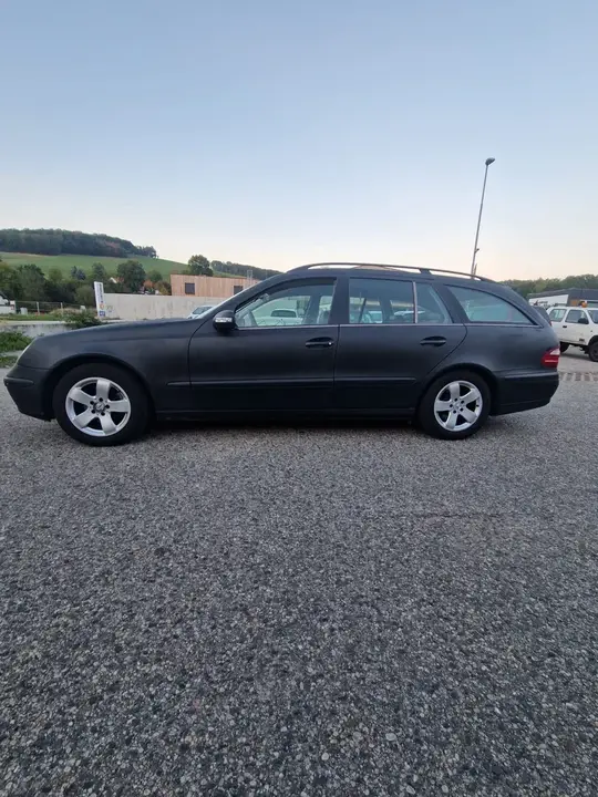 Mercedes-Benz E-Class 2004 photo 2