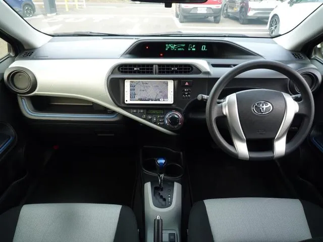 Toyota Aqua S 2013 photo 4
