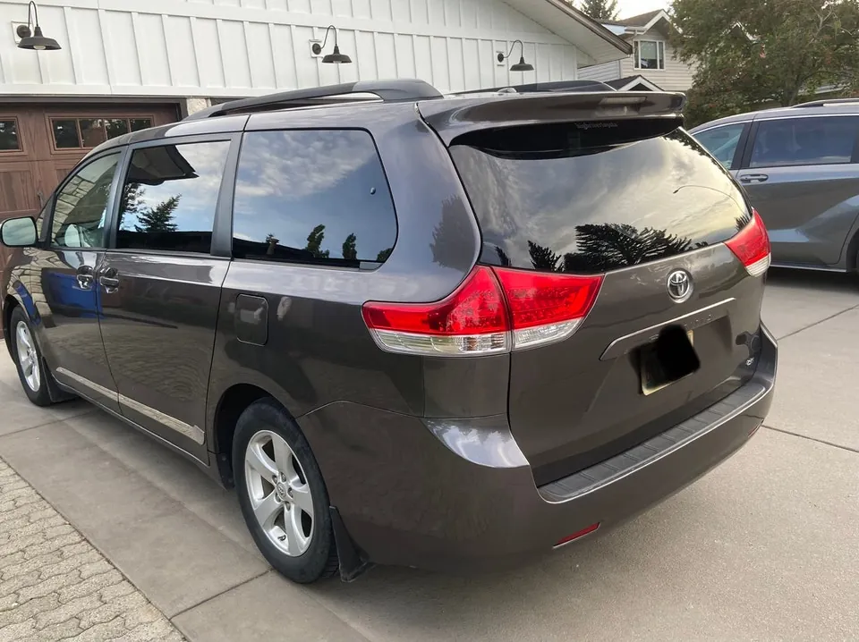 Toyota Sienna 2012 photo 4