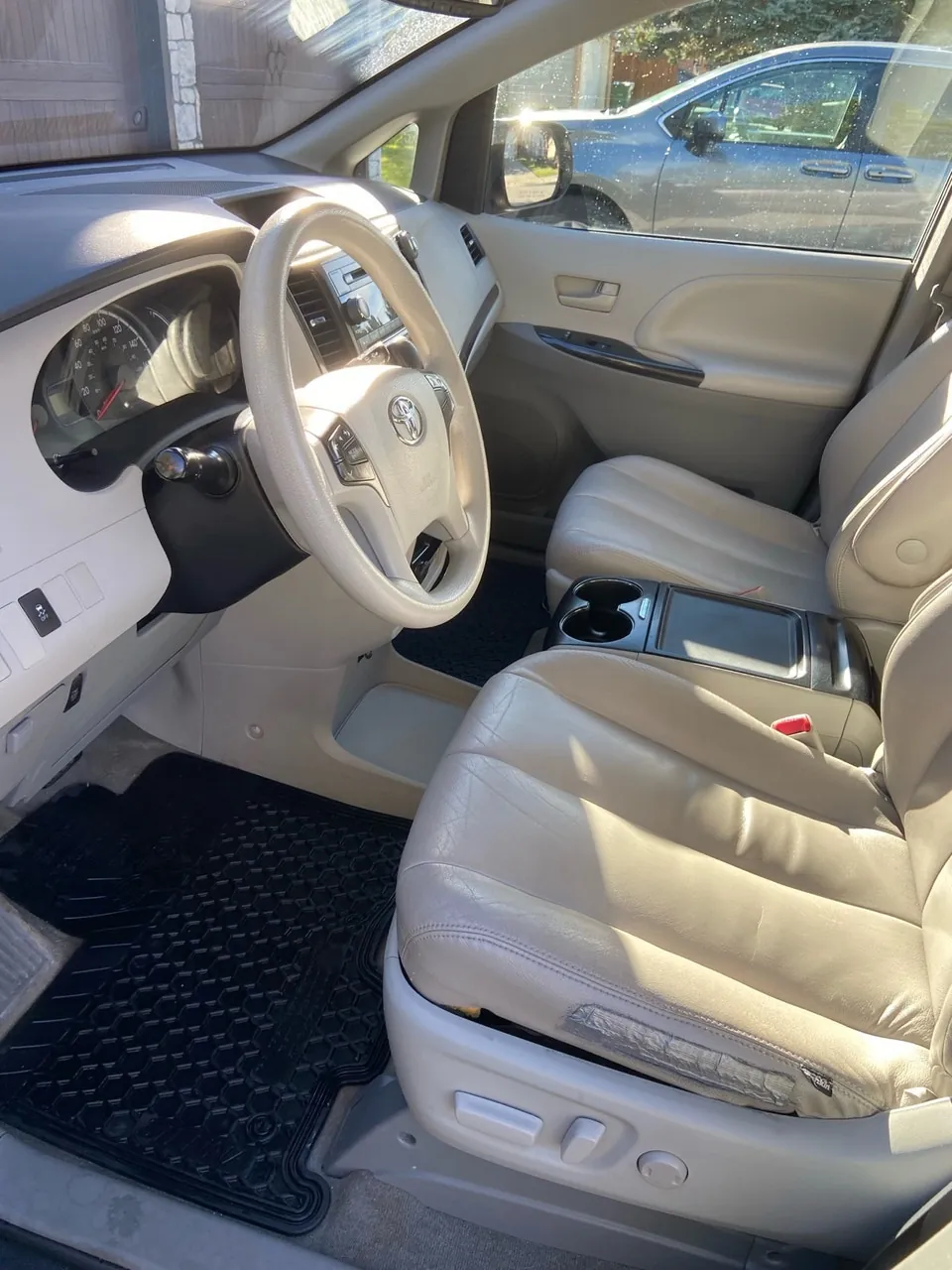 Toyota Sienna 2012 photo 5