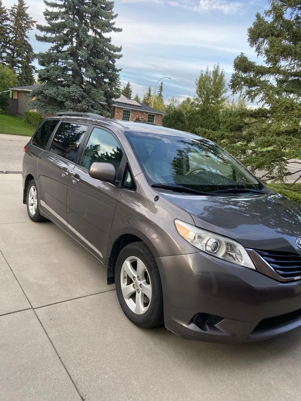 Toyota Sienna 2012 photo 2