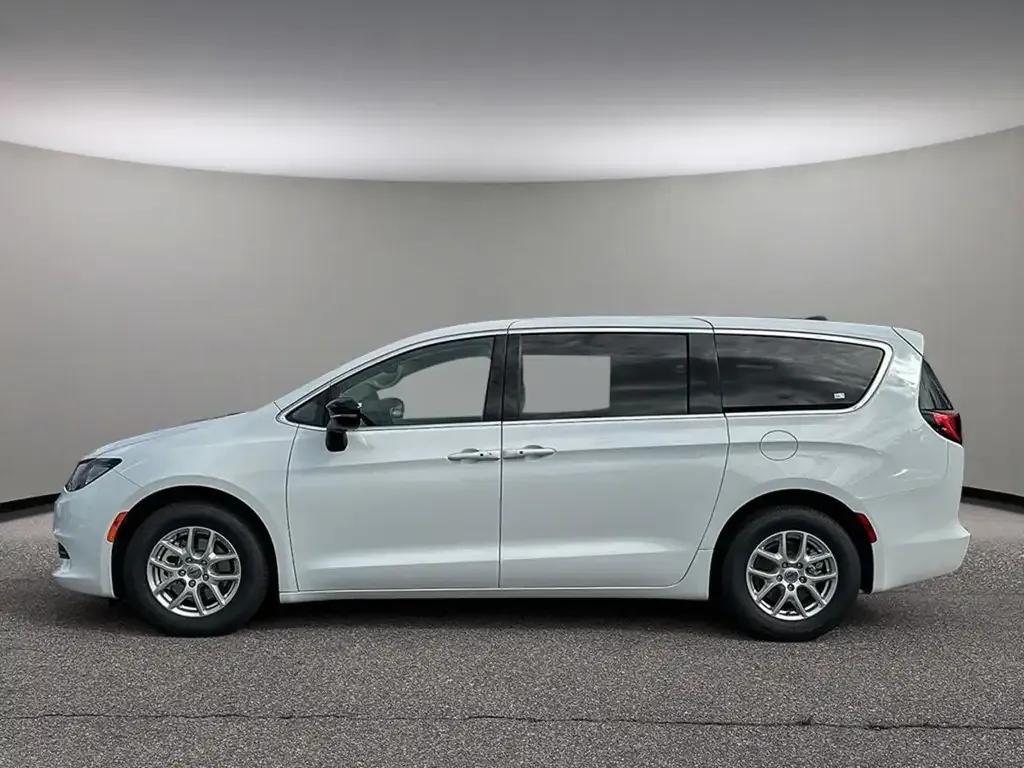 Chrysler Grand Caravan 2026 photo 3