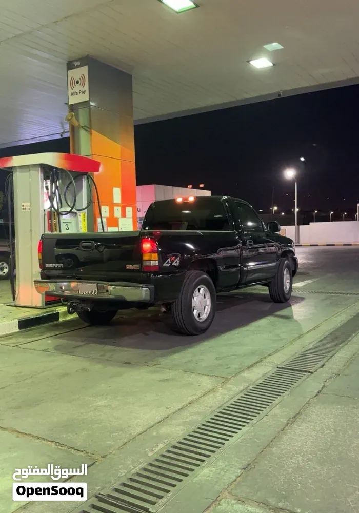 GMC Sierra 2005 photo 2