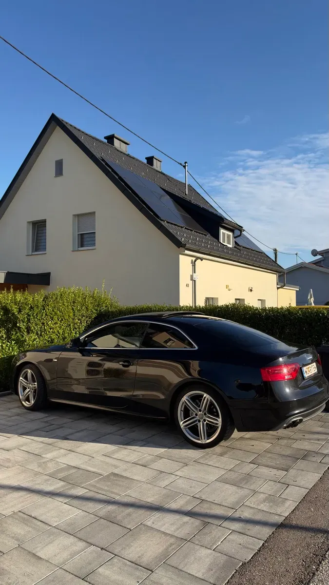 Audi A5 2012 photo 2