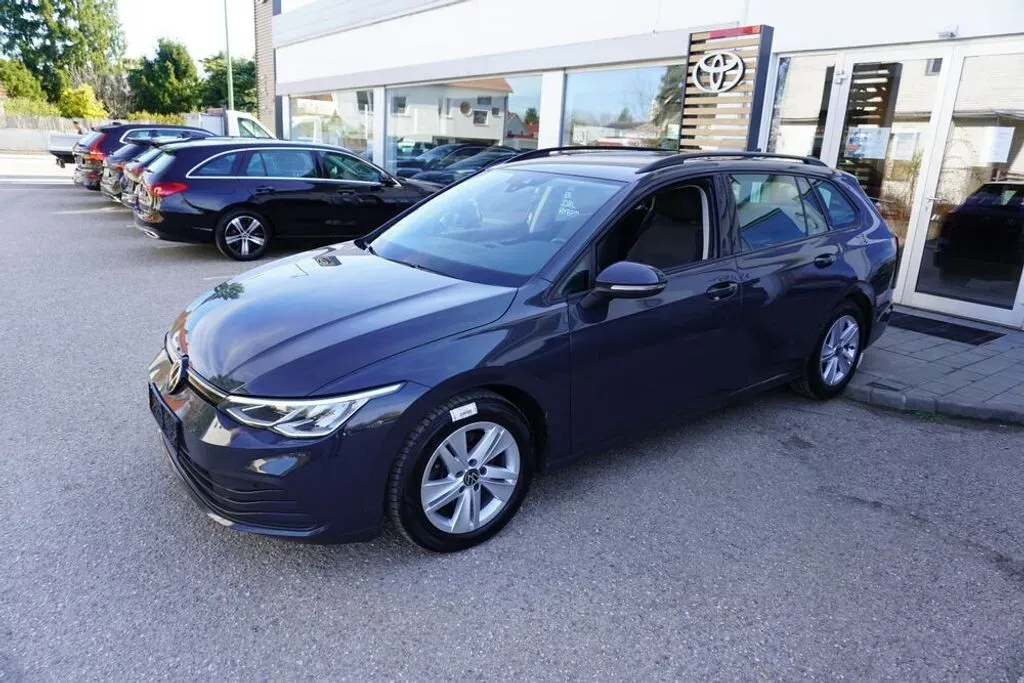 Volkswagen Golf 2023 photo 2