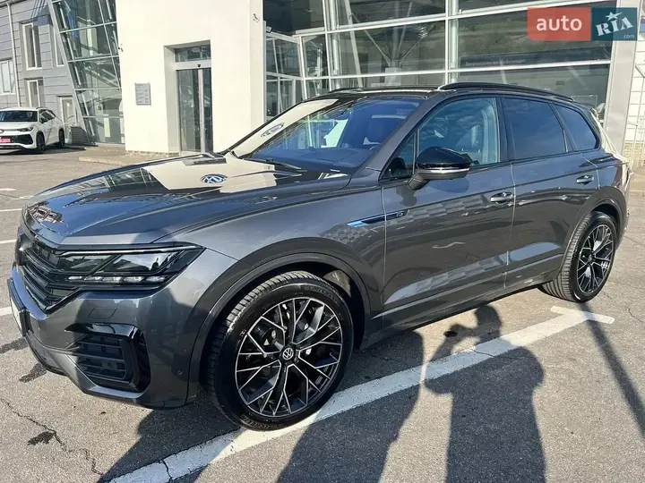 Volkswagen Touareg 2023 photo 3