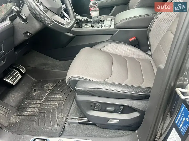 Volkswagen Touareg 2023 photo 2