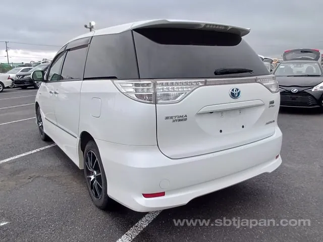 Toyota Estima 2013 photo 3