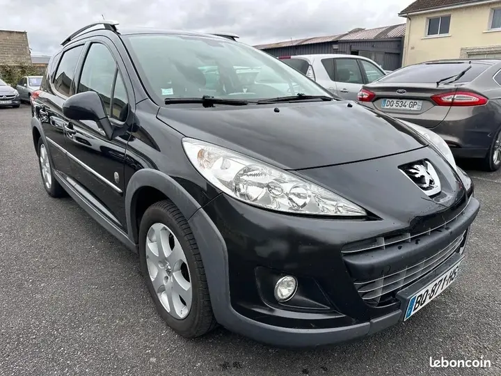 Peugeot 207 2011 photo 3