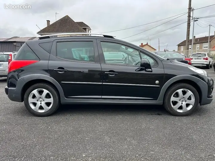 Peugeot 207 2011 photo 4