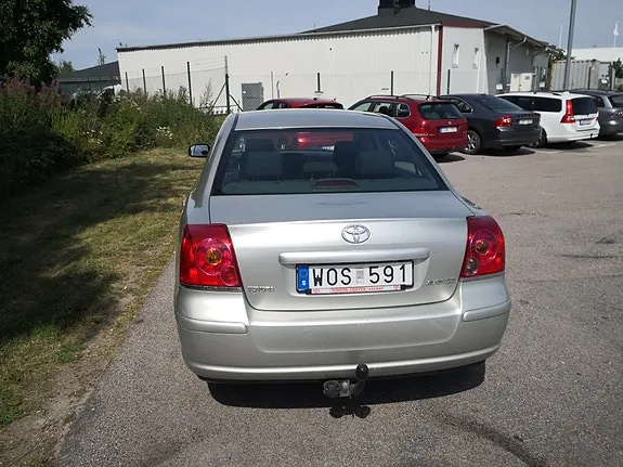 Toyota Avensis 2005 photo 2