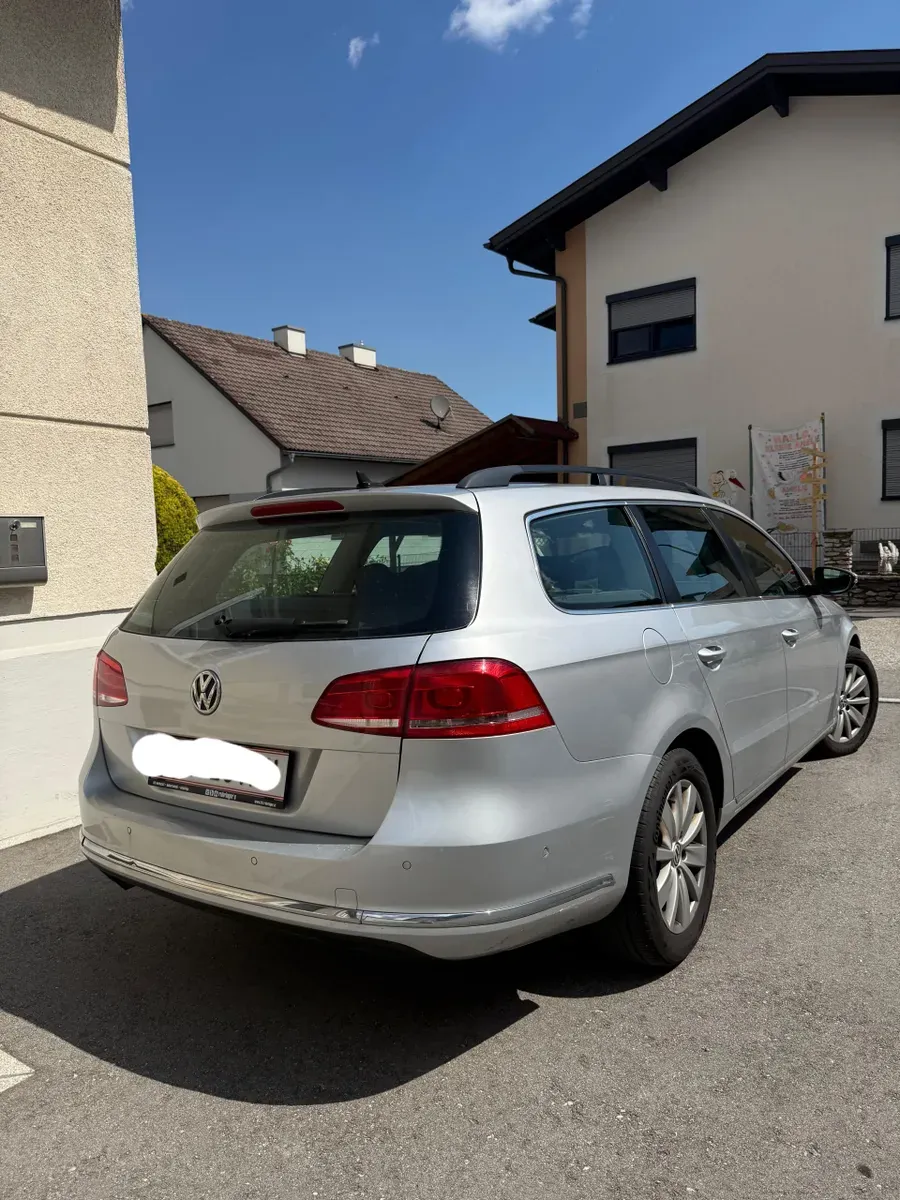 Volkswagen Passat 2011 photo 2
