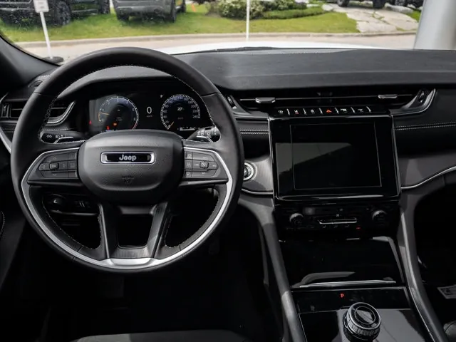 Jeep Grand Cherokee 2026 photo 3