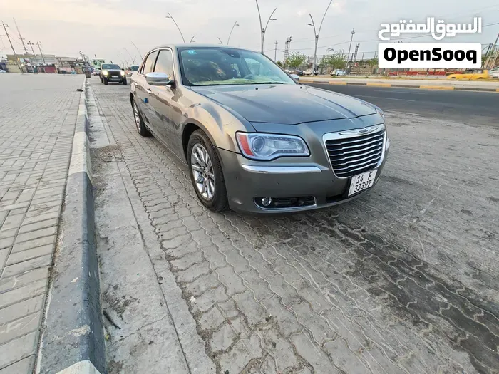 Chrysler 300 2012 photo 3