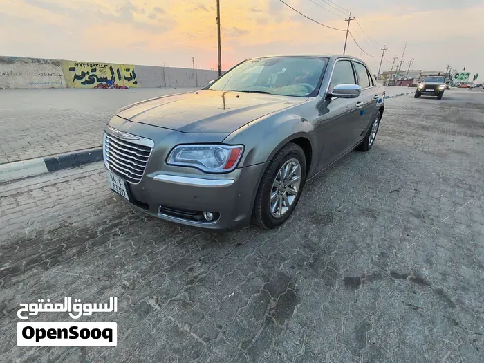 Chrysler 300 2012 photo 2