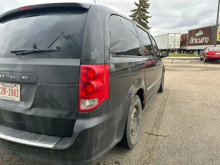 Dodge Grand Caravan 2012 photo 3