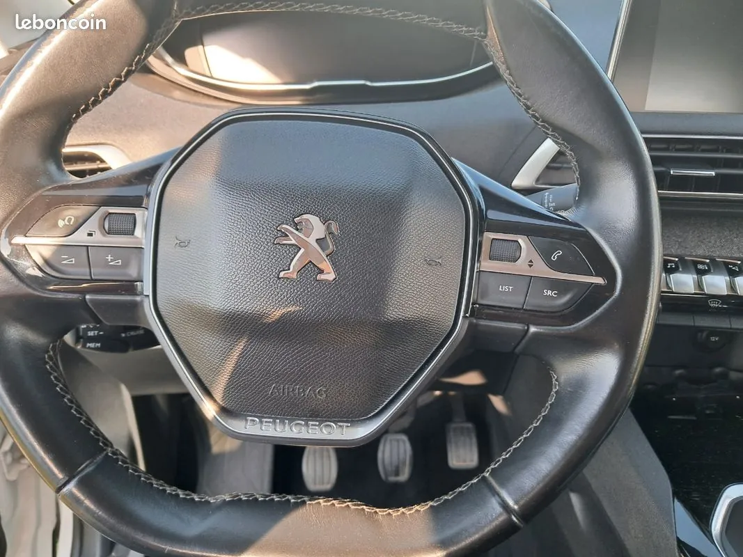 Peugeot 3008 2018 photo 2