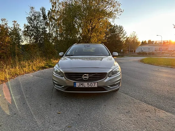 Volvo V60 2014 photo 2