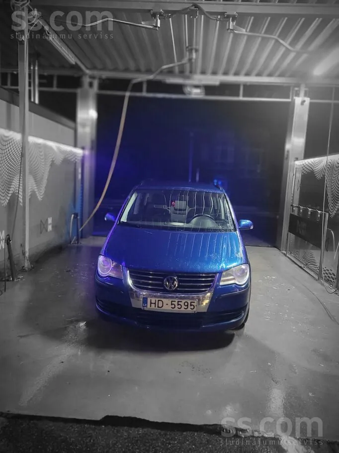 Volkswagen Touran 2008 photo 2