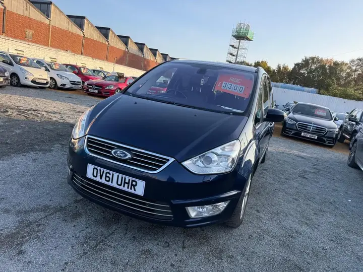 Ford Galaxy 2011 photo 3