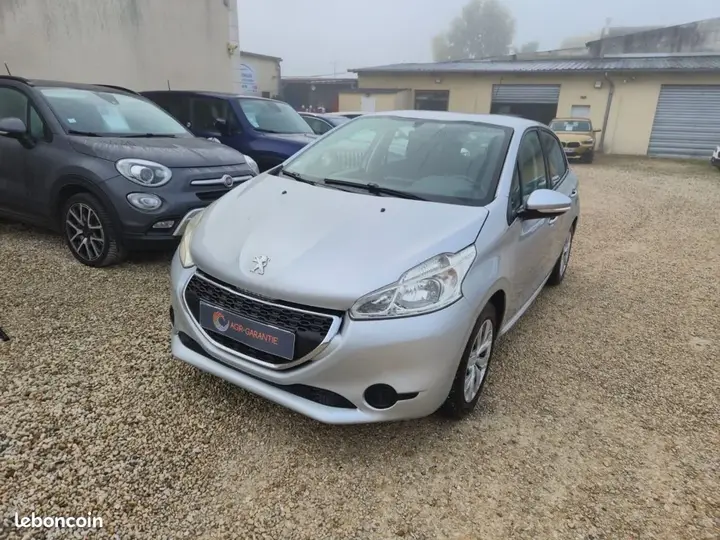 Peugeot 208 2012 photo 2