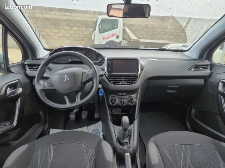 Peugeot 208 2012 photo 5