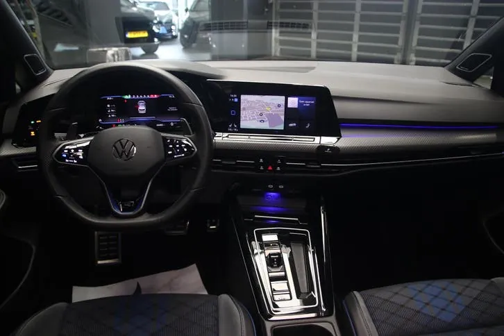 Volkswagen Golf 2023 photo 2