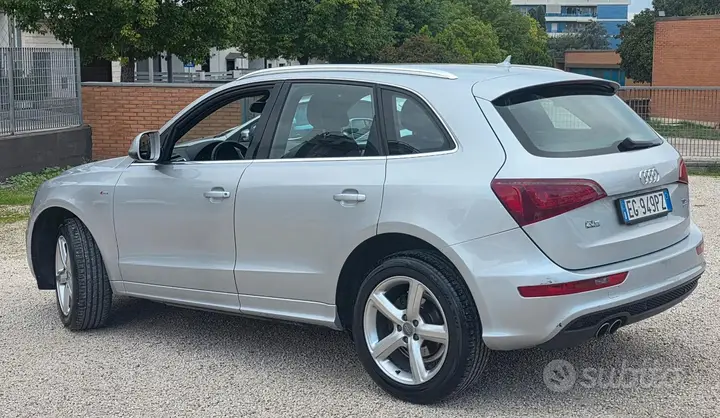 Audi Q5 2011 photo 2