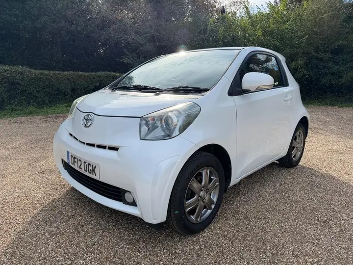 Toyota Iq 2012 photo 4