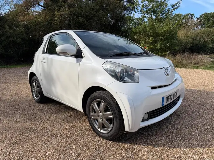 Toyota Iq 2012 photo 2
