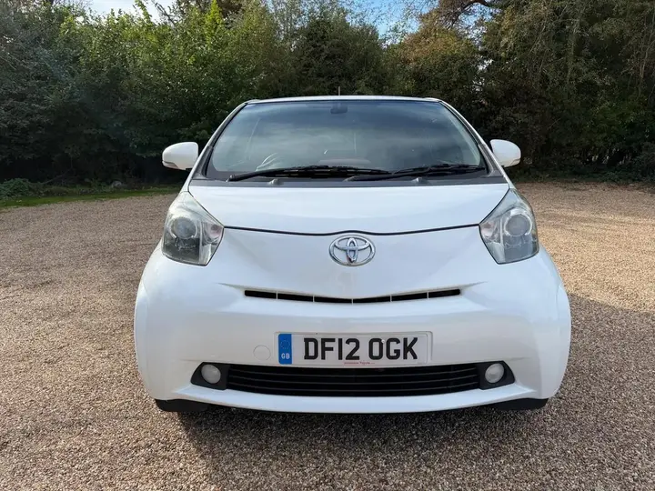 Toyota Iq 2012 photo 3