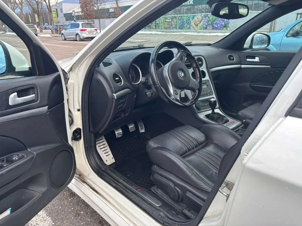 Alfa Romeo 159 2009 photo 3