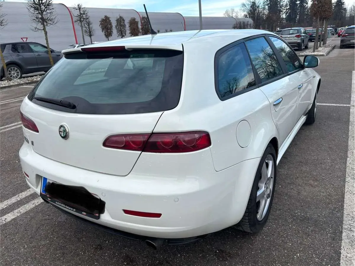 Alfa Romeo 159 2009 photo 2