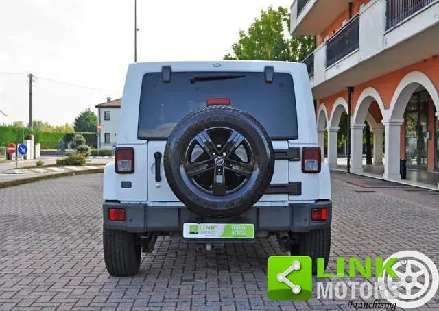 Jeep Wrangler Unlimited 2011 photo 4