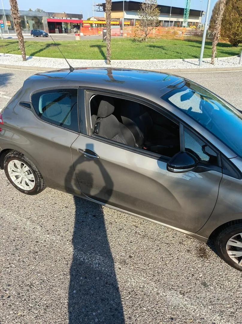 Peugeot 206 2012 photo 3