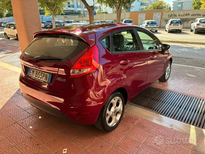 Ford Fiesta 2012 photo 5