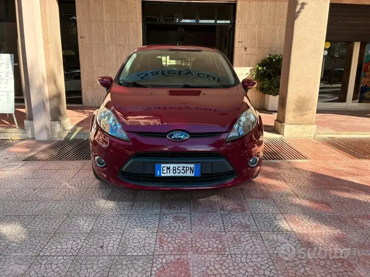 Ford Fiesta 2012 photo 2